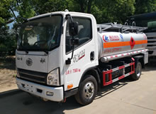 解放虎V5噸油罐車