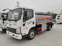 一線加油批量訂購解放虎V5噸油罐車